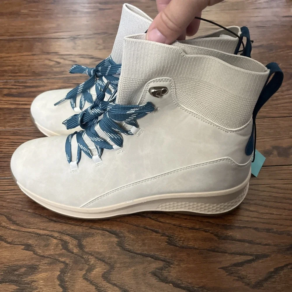 Maurice's New Addie Hiker Hybrid Boot‎ 8.5 Closet Round Toe
